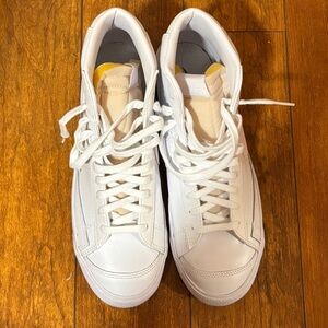 Nike White Blazer Mid 77